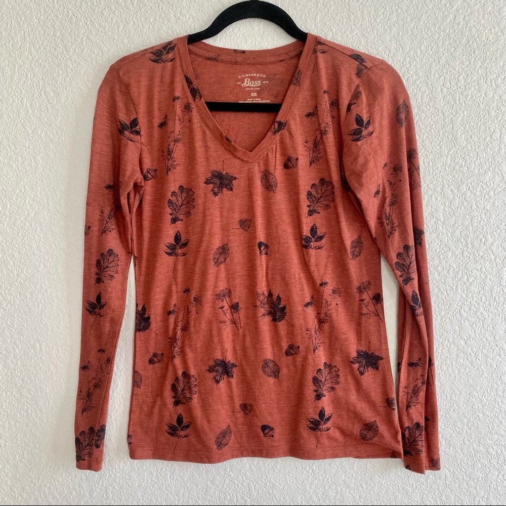 GH Bass Womens SZ XSMALL Long Sleeve Shirt Rust Color V-Neck Fall Leaves Print